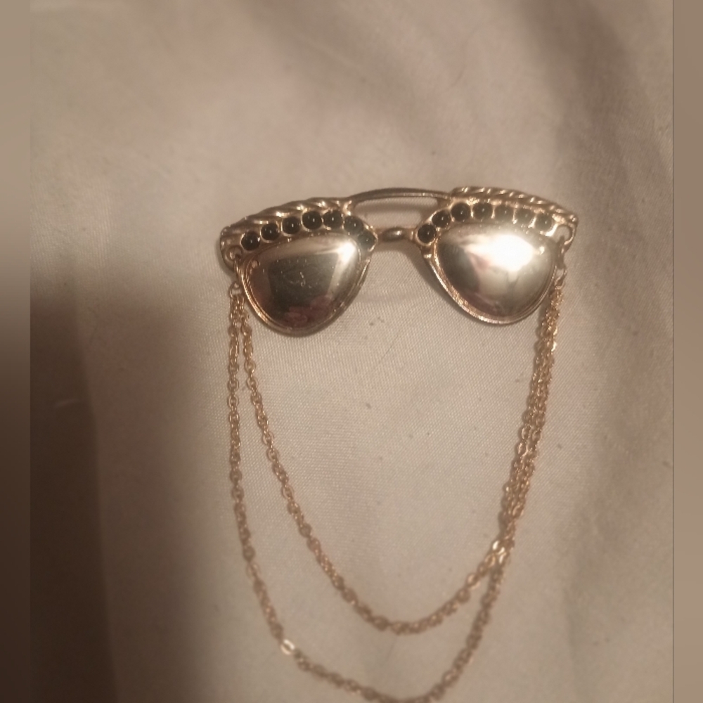 vintage glasses pin